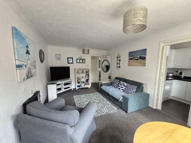 3 bedroom semi detached bungalow to rent