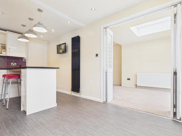 3 bedroom semi detached bungalow to rent