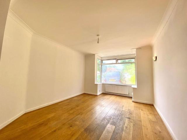 3 bedroom semi detached bungalow to rent