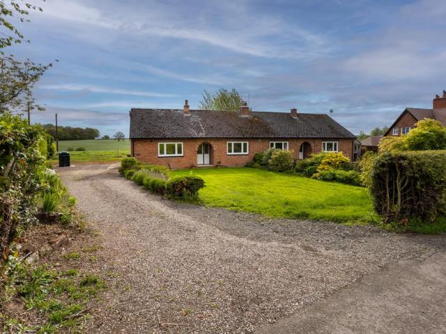 3 bedroom semi detached bungalow to rent