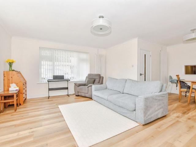 3 bedroom semi detached bungalow to rent
