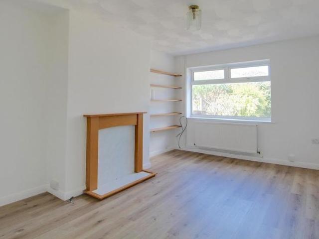 3 bedroom semi detached bungalow to rent