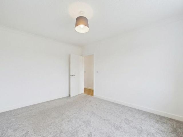 3 bedroom semi detached bungalow to rent