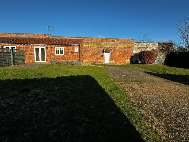3 bedroom semi detached bungalow to rent