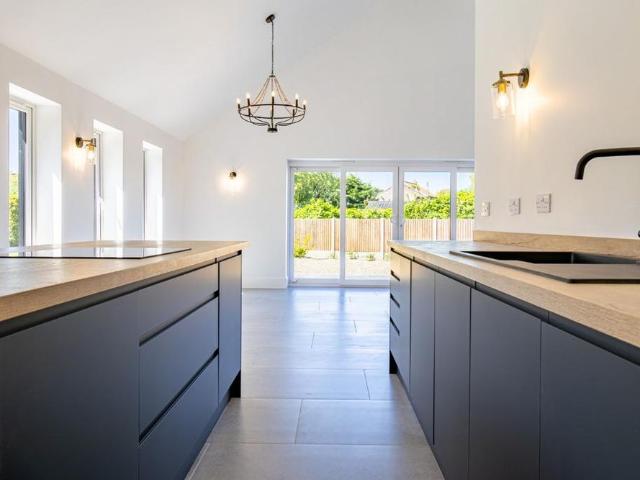 3 bedroom semi detached bungalow to rent