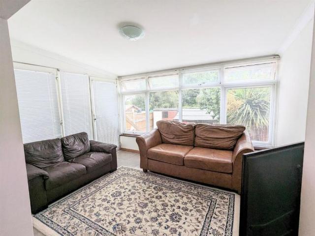 3 bedroom semi detached bungalow to rent