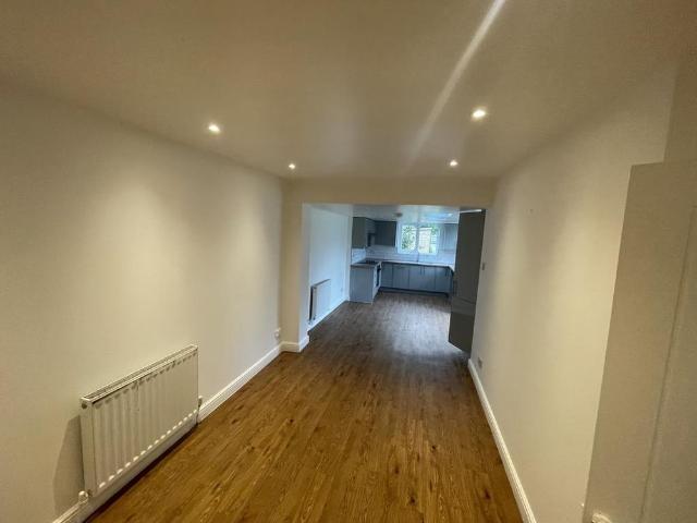 3 bedroom semi detached bungalow to rent