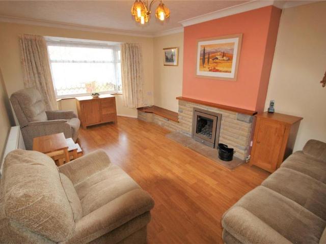 3 bedroom semi detached bungalow to rent