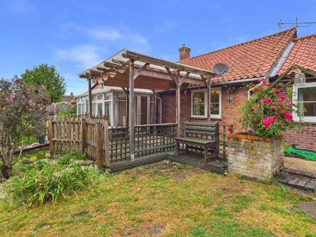 3 bedroom semi detached bungalow to rent