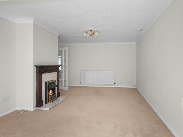 3 bedroom semi detached bungalow to rent