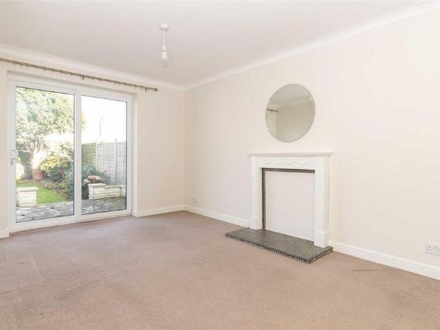 3 bedroom semi detached bungalow to rent