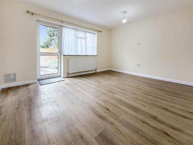 3 bedroom semi detached bungalow to rent