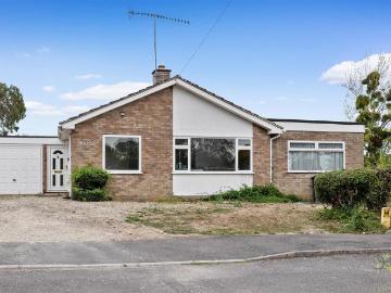 Bungalow for rent in Burhill - Garden, Equipped kitchen
