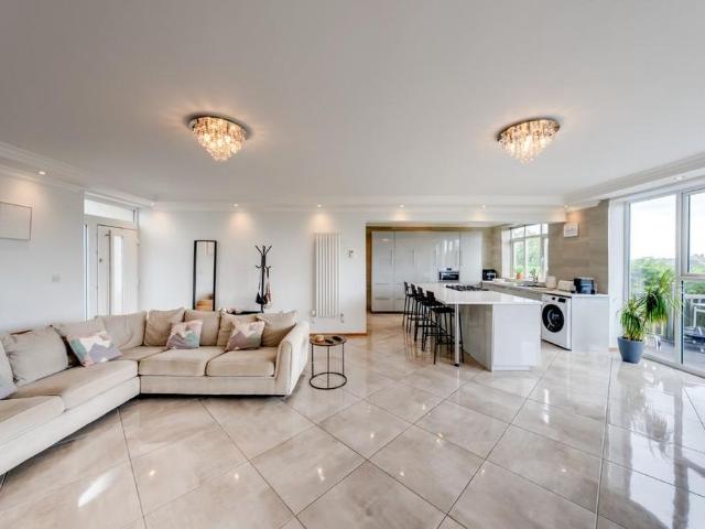 3 bedroom semi detached bungalow to rent