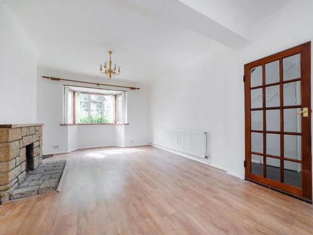 3 bedroom semi detached bungalow to rent