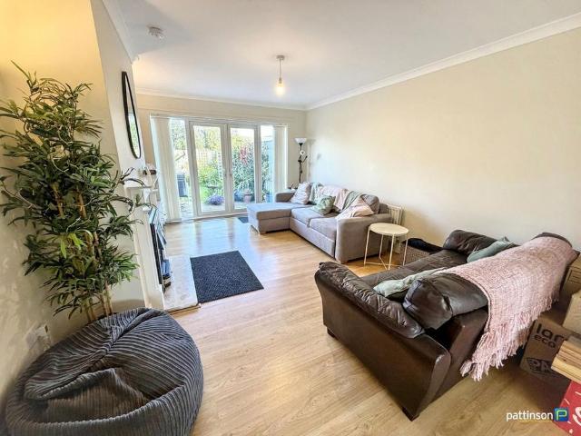 3 bedroom semi detached bungalow to rent