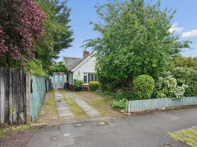3 bedroom semi detached bungalow for sale
