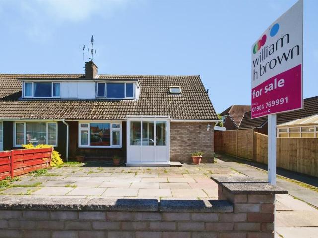 3 bedroom semi detached bungalow for sale
