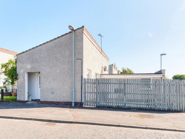 3 bedroom semi detached bungalow for sale