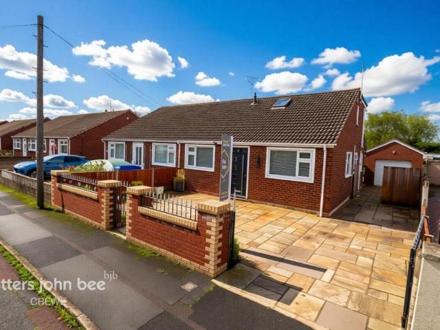 3 bedroom semi detached bungalow for sale