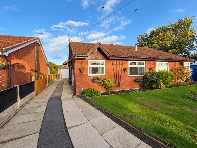 3 bedroom semi detached bungalow for sale