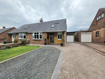3 bedroom semi detached bungalow for sale