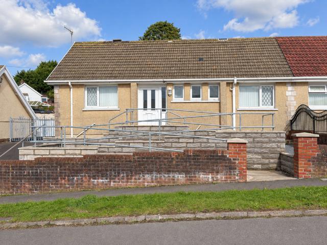 3 bedroom semi detached bungalow for sale