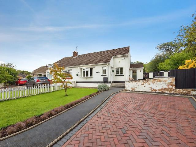 3 bedroom semi detached bungalow for sale