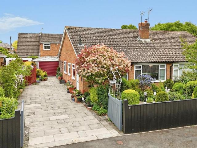 3 bedroom semi detached bungalow for sale
