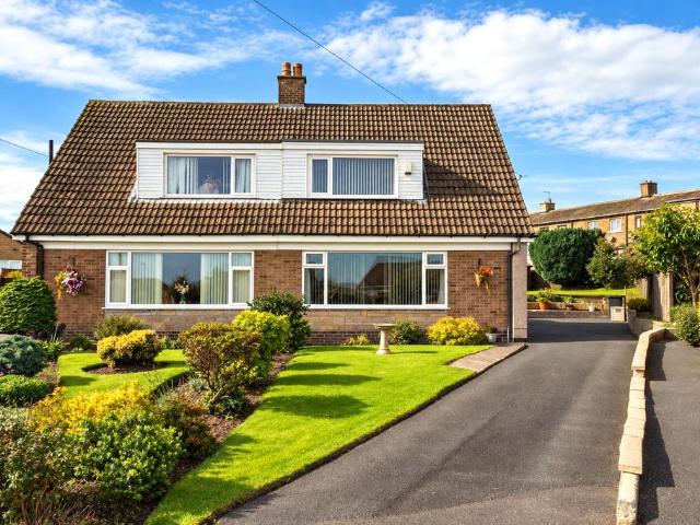 3 bedroom semi detached bungalow for sale