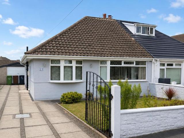 3 bedroom semi detached bungalow for sale