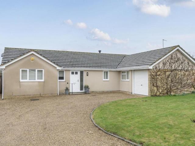 3 bedroom semi detached bungalow for sale