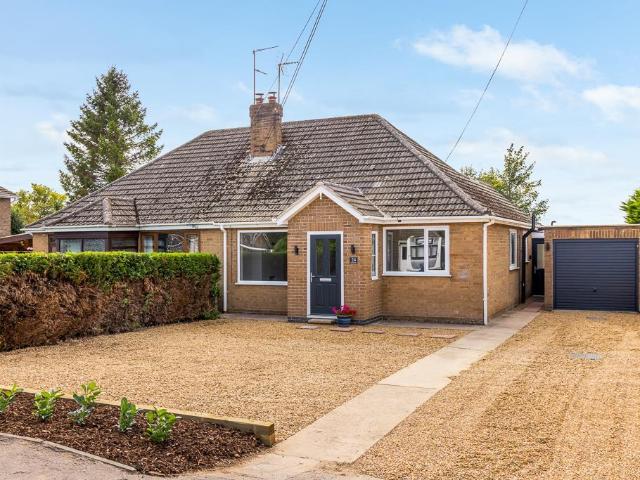 3 bedroom semi detached bungalow for sale