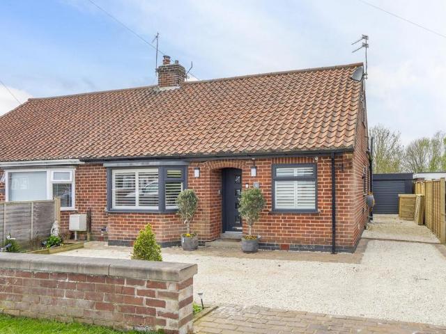 3 bedroom semi detached bungalow for sale