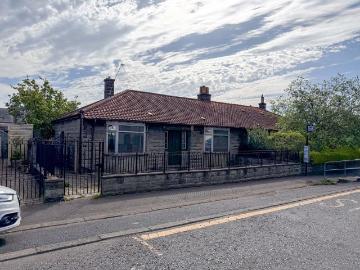 3 bedroom semi detached bungalow for sale