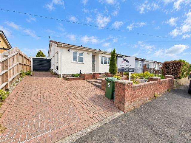 3 bedroom semi detached bungalow for sale