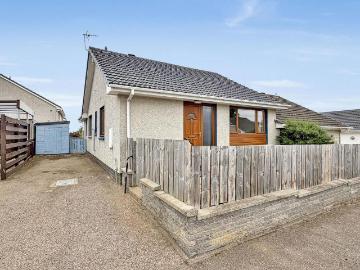 3 bedroom semi detached bungalow for sale