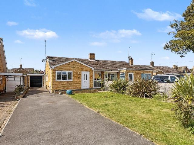 3 bedroom semi detached bungalow for sale