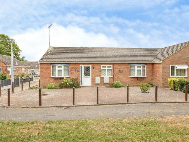 3 bedroom semi detached bungalow for sale
