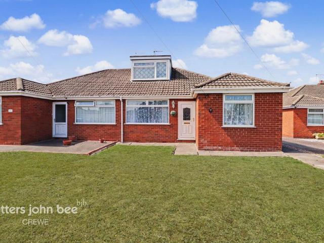 3 bedroom semi detached bungalow for sale