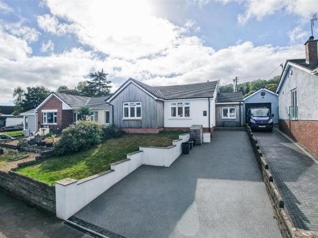 3 bedroom semi detached bungalow for sale