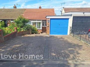 3 bedroom semi detached bungalow for sale
