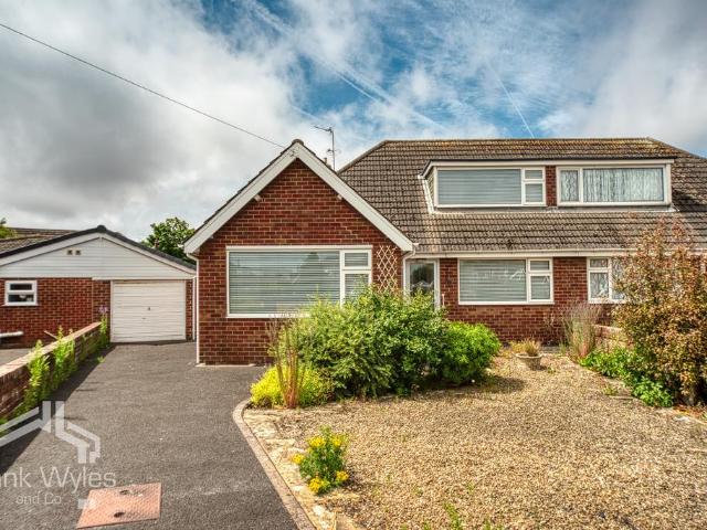3 bedroom semi detached bungalow for sale