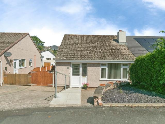 3 bedroom semi detached bungalow for sale