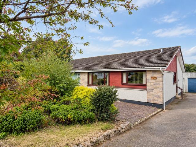 3 bedroom semi detached bungalow for sale