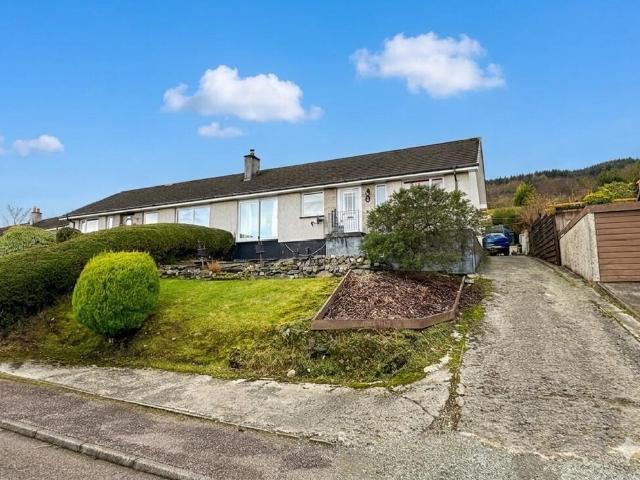 3 bedroom semi detached bungalow for sale