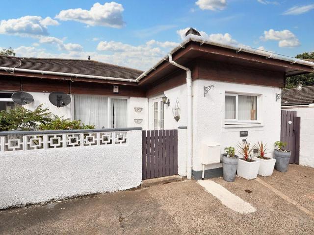 3 bedroom semi detached bungalow for sale