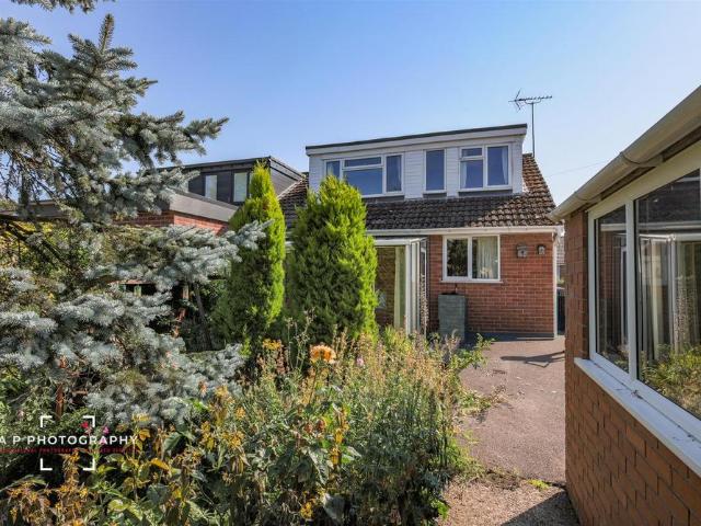 3 bedroom semi detached bungalow for sale