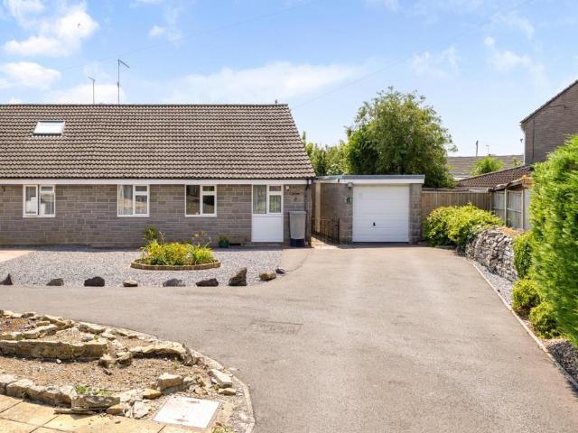 3 bedroom semi detached bungalow for sale