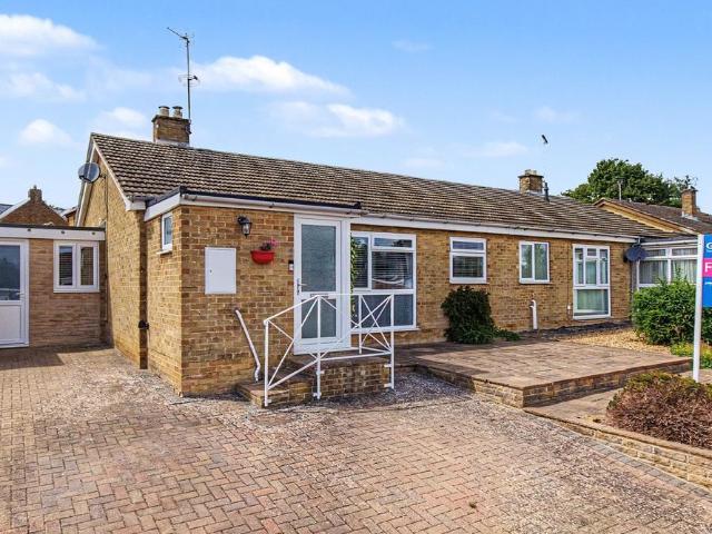 3 bedroom semi detached bungalow for sale